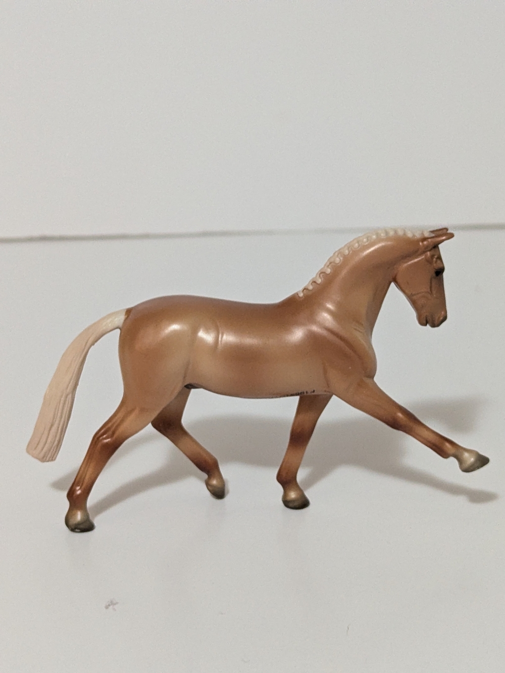 Breyer Stablemates Hanoverian Dressage Palomino 2011